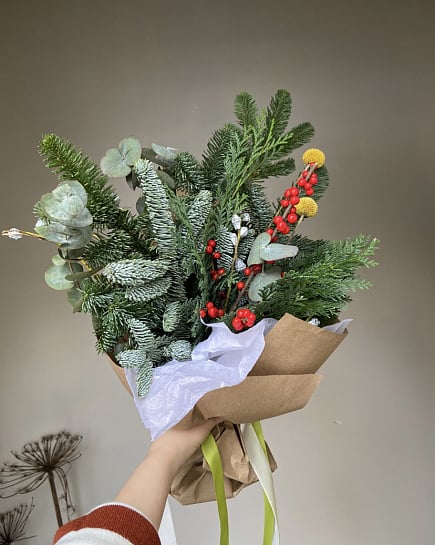 Зимний букет с илексом  с доставкой по Астане