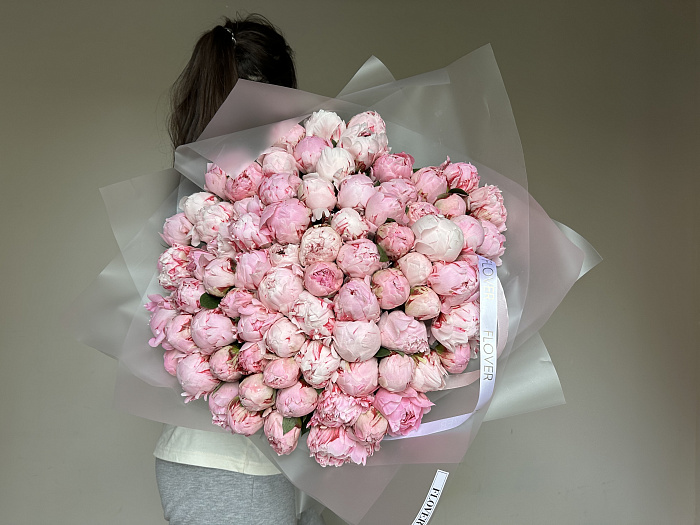 75 розовых пионов
